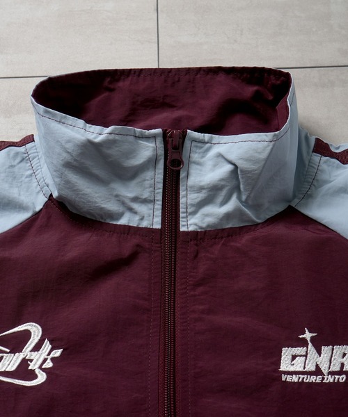 Starting Over（スターティングオーバー）の「sleeve line one point nylon jacket/袖ライン ワンポイント 刺繍 ナイロンジャケット（ナイロンジャケット・メンズ・ブラック/ワイン/ライトグレー・SS/M/L）」の4枚目の写真