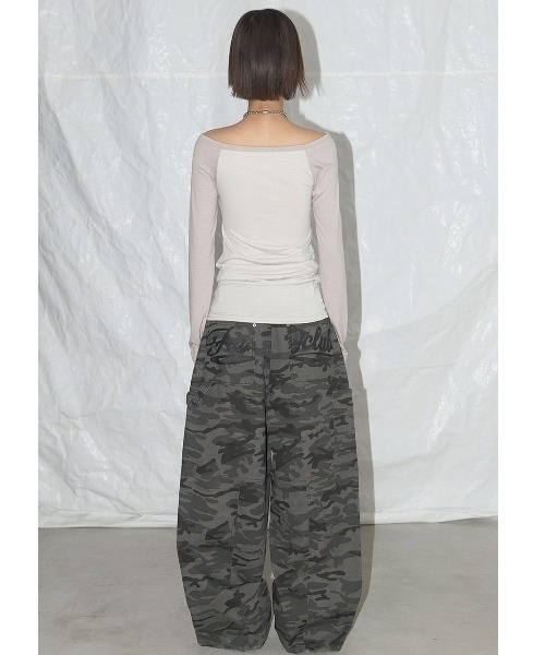 FANCY CLUB（ファンシークラブ）の「A'GEM/9 × .kom 『 FANCY CLUB/ファンシークラブ』 HEAVENLY OFF-SHOULDER LONG SLEEVE/ヘブンリーオフショルダー長袖カットソー（その他トップス・レディース・ベージュ/チャコールグレー・FREE）」の19枚目の写真