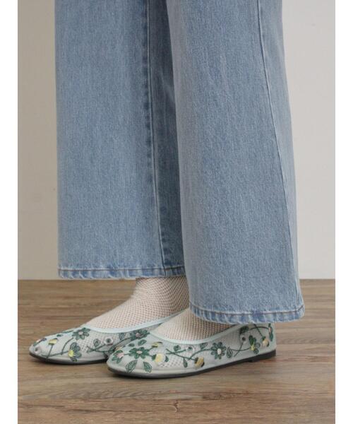 Samansa Mos2（サマンサ モスモス）の「花柄刺繍シアーシューズ（ドレスシューズ・レディース・ベージュ/ミント・L/M）」の3枚目の写真