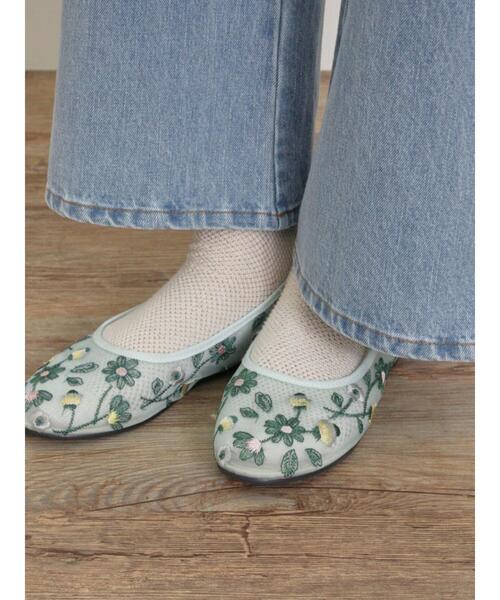 Samansa Mos2（サマンサ モスモス）の「花柄刺繍シアーシューズ（ドレスシューズ・レディース・ベージュ/ミント・L/M）」の4枚目の写真