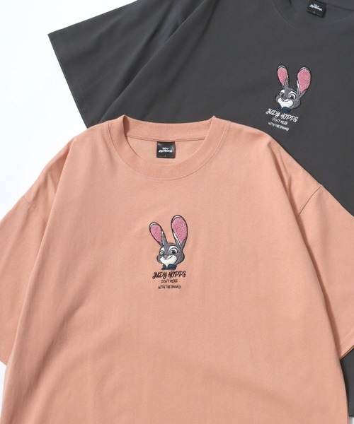 Disney(ディズニー)の「Disney/ディズニー ミッキー/ズートピア/ベイマックス/リロ&スティッチ/ルシファー キャラクター ワンポイントサガラ刺繍 オーバーサイズ 半袖Tシャツ レディース メンズレディース メンズ(Tシャツ/カットソー・レディース・ブラック系その他3/オレンジ系その他/ブラック系その他4/グリーン系その他/ホワイト/ブラック系その他/ブラック系その他2/スミクロ/ホワイト系その他/グレイッシュベージュ/ブラック系その他5・M/L/LL)」の11枚目の写真