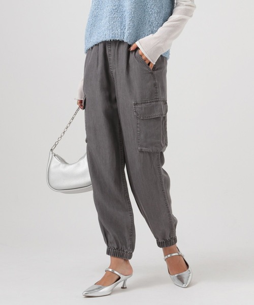 BAYFLOW（ベイフロー）の「[薄手＆しなやかな素材感]デニムカーゴパンツ（カーゴパンツ・レディース・インディゴブルー/ブラック・SMALL/MEDIUM）」の10枚目の写真