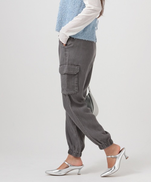 BAYFLOW（ベイフロー）の「[薄手＆しなやかな素材感]デニムカーゴパンツ（カーゴパンツ・レディース・インディゴブルー/ブラック・SMALL/MEDIUM）」の8枚目の写真