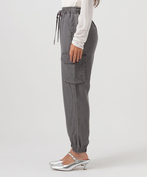 BAYFLOW（ベイフロー）の「[薄手＆しなやかな素材感]デニムカーゴパンツ（カーゴパンツ・レディース・インディゴブルー/ブラック・SMALL/MEDIUM）」の22枚目の写真