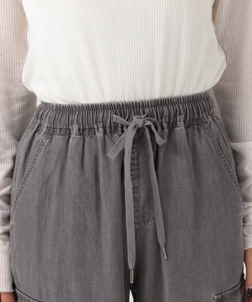 BAYFLOW（ベイフロー）の「[薄手＆しなやかな素材感]デニムカーゴパンツ（カーゴパンツ・レディース・インディゴブルー/ブラック・SMALL/MEDIUM）」の20枚目の写真