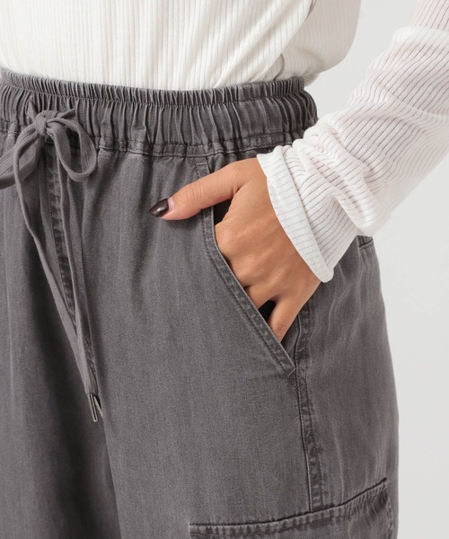 BAYFLOW（ベイフロー）の「[薄手＆しなやかな素材感]デニムカーゴパンツ（カーゴパンツ・レディース・インディゴブルー/ブラック・SMALL/MEDIUM）」の19枚目の写真