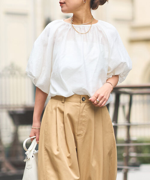 un dix cors（アンディコール）の「《一枚でサマになる》バルーンスリーブブラウス（シャツ/ブラウス・レディース・サックスブルー/ブラック/オフホワイト・FREE）」の2枚目の写真