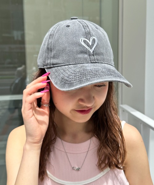 CLEA（クレア）の「ハート刺繍ピグメントキャップ（キャップ・レディース・ブルー/ブラック/ピンク/ベージュ・FREE）」の11枚目の写真