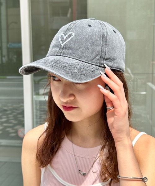 CLEA（クレア）の「ハート刺繍ピグメントキャップ（キャップ・レディース・ブルー/ブラック/ピンク/ベージュ・FREE）」の8枚目の写真