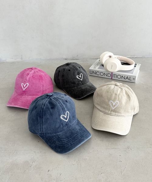 CLEA（クレア）の「ハート刺繍ピグメントキャップ（キャップ・レディース・ブルー/ブラック/ピンク/ベージュ・FREE）」の5枚目の写真