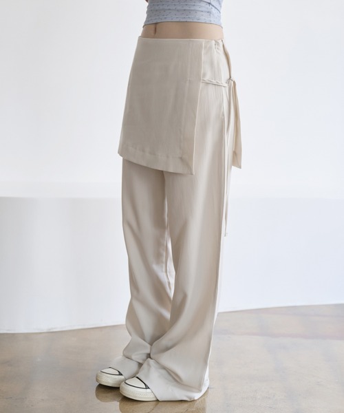 UNE MANSION（ユヌマンション）の「サイドベルトラップスカート付きセミブーツカットスラックス（スラックス・レディース・ベージュ/グレー/ブラック・LARGE/SMALL/MEDIUM）」の16枚目の写真