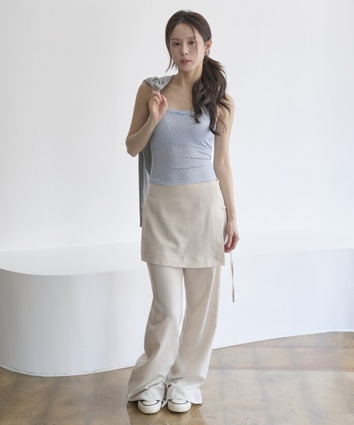 UNE MANSION（ユヌマンション）の「サイドベルトラップスカート付きセミブーツカットスラックス（スラックス・レディース・ベージュ/グレー/ブラック・LARGE/SMALL/MEDIUM）」の14枚目の写真