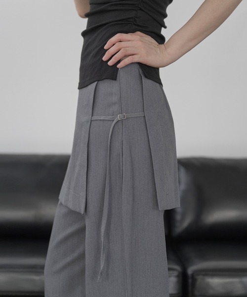 UNE MANSION（ユヌマンション）の「サイドベルトラップスカート付きセミブーツカットスラックス（スラックス・レディース・ベージュ/グレー/ブラック・LARGE/SMALL/MEDIUM）」の22枚目の写真