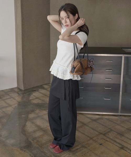 UNE MANSION（ユヌマンション）の「サイドベルトラップスカート付きセミブーツカットスラックス（スラックス・レディース・ベージュ/グレー/ブラック・LARGE/SMALL/MEDIUM）」の18枚目の写真