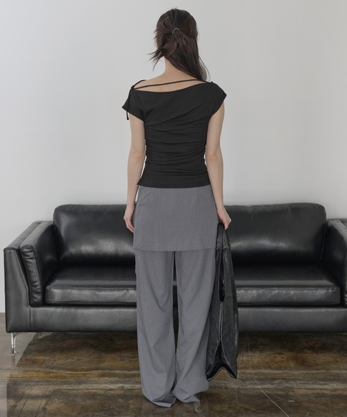 UNE MANSION（ユヌマンション）の「サイドベルトラップスカート付きセミブーツカットスラックス（スラックス・レディース・ベージュ/グレー/ブラック・LARGE/SMALL/MEDIUM）」の4枚目の写真