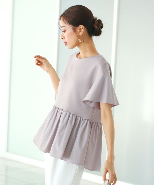 Emilyan（エミリアン）の「手洗い可･ストレッチ･UV CUT･接触冷感【  とろぷり生地がクセになる  】つやポンチ・バックパールライク・ペプラム半袖ブラウス（シャツ/ブラウス・レディース・ブラック/ホワイト/チャコールグレー/グレー・L/M/S）」の4枚目の写真