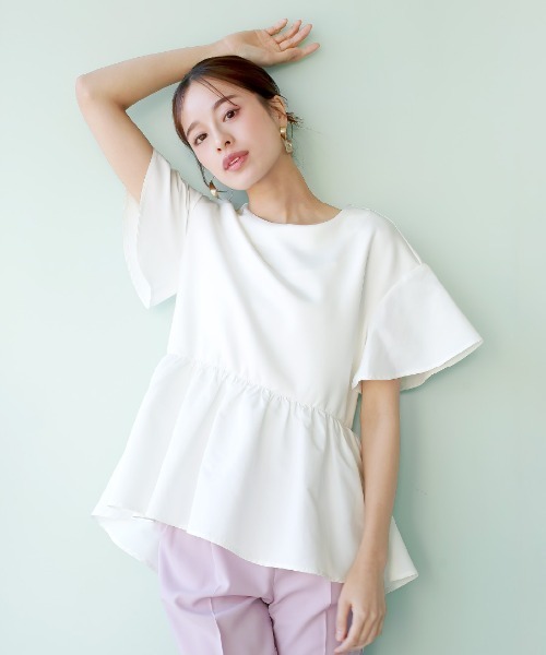 Emilyan（エミリアン）の「手洗い可･ストレッチ･UV CUT･接触冷感【  とろぷり生地がクセになる  】つやポンチ・バックパールライク・ペプラム半袖ブラウス（シャツ/ブラウス・レディース・ブラック/ホワイト/チャコールグレー/グレー・L/M/S）」の2枚目の写真