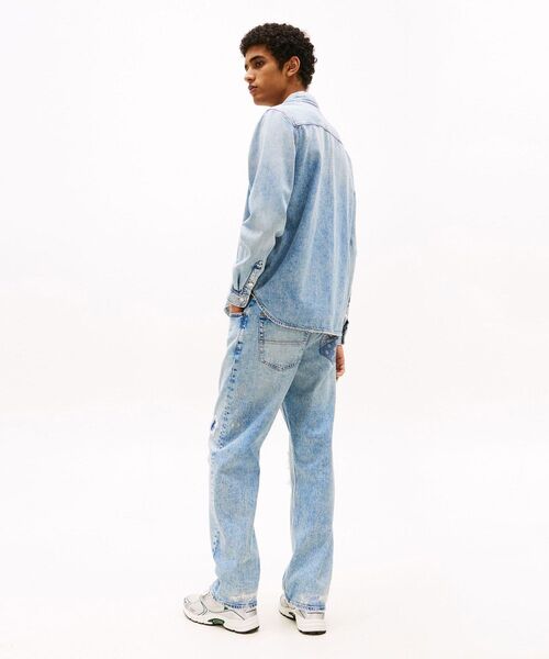 tommy jeans（トミー ジーンズ）の「レギュラーデニムシャツ（シャツ/ブラウス・メンズ・インディゴブルー・LARGE/MEDIUM/SMALL/X-LARGE）」の4枚目の写真