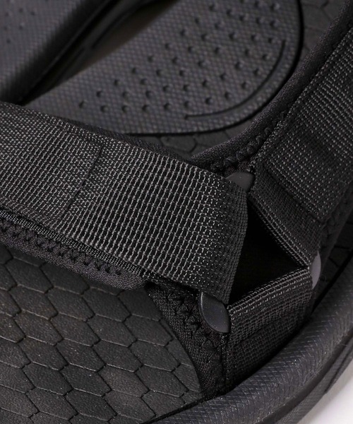 GLOBAL WORK（グローバルワーク）の「らくっショントレイルサンダル/321467（サンダル・メンズ・ホワイト×ブラック/ブラック・SMALL/MEDIUM/LARGE）」の17枚目の写真