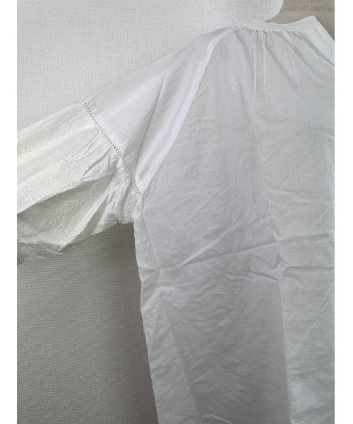 WORLD WIDE LOVE!（ワールドワイドラブ）の「スッキッパー刺繍ブラウス（シャツ/ブラウス・レディース・オフホワイト/グレイッシュベージュ/スミクロ/ブルー・M）」の9枚目の写真