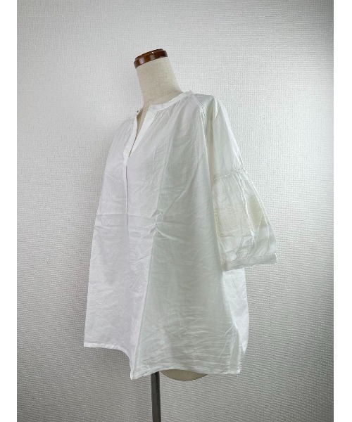 WORLD WIDE LOVE!（ワールドワイドラブ）の「スッキッパー刺繍ブラウス（シャツ/ブラウス・レディース・オフホワイト/グレイッシュベージュ/スミクロ/ブルー・M）」の6枚目の写真