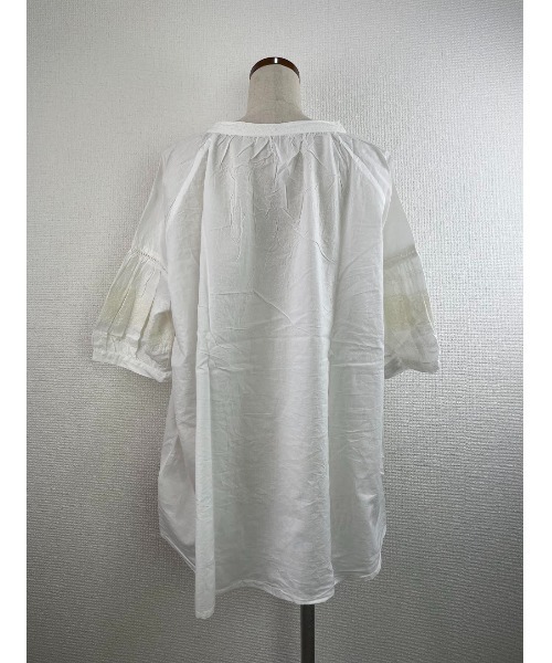 WORLD WIDE LOVE!（ワールドワイドラブ）の「スッキッパー刺繍ブラウス（シャツ/ブラウス・レディース・オフホワイト/グレイッシュベージュ/スミクロ/ブルー・M）」の7枚目の写真