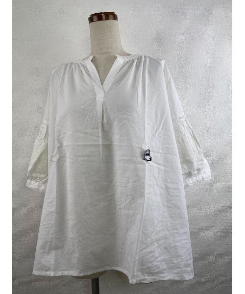 WORLD WIDE LOVE!（ワールドワイドラブ）の「スッキッパー刺繍ブラウス（シャツ/ブラウス・レディース・オフホワイト/グレイッシュベージュ/スミクロ/ブルー・M）」の5枚目の写真