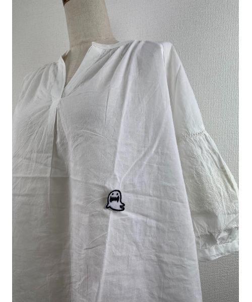 WORLD WIDE LOVE!（ワールドワイドラブ）の「スッキッパー刺繍ブラウス（シャツ/ブラウス・レディース・オフホワイト/グレイッシュベージュ/スミクロ/ブルー・M）」の8枚目の写真