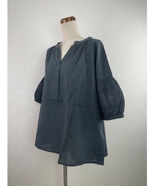 WORLD WIDE LOVE!（ワールドワイドラブ）の「スッキッパー刺繍ブラウス（シャツ/ブラウス・レディース・オフホワイト/グレイッシュベージュ/スミクロ/ブルー・M）」の11枚目の写真