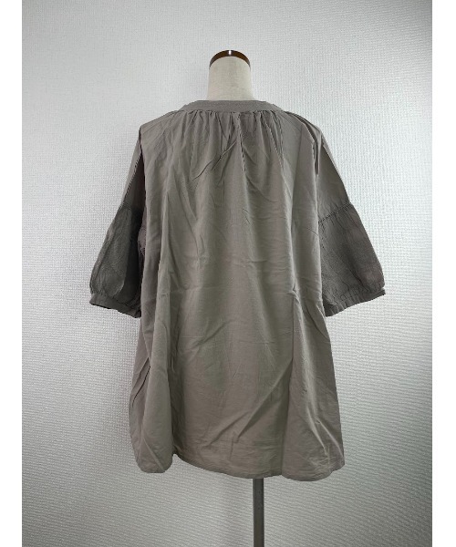 WORLD WIDE LOVE!（ワールドワイドラブ）の「スッキッパー刺繍ブラウス（シャツ/ブラウス・レディース・オフホワイト/グレイッシュベージュ/スミクロ/ブルー・M）」の18枚目の写真