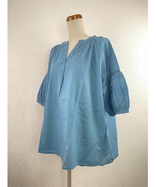 WORLD WIDE LOVE!（ワールドワイドラブ）の「スッキッパー刺繍ブラウス（シャツ/ブラウス・レディース・オフホワイト/グレイッシュベージュ/スミクロ/ブルー・M）」の21枚目の写真