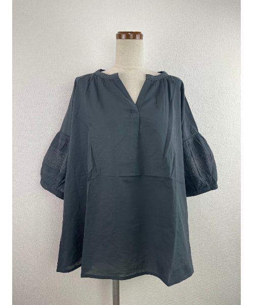 WORLD WIDE LOVE!（ワールドワイドラブ）の「スッキッパー刺繍ブラウス（シャツ/ブラウス・レディース・オフホワイト/グレイッシュベージュ/スミクロ/ブルー・M）」の10枚目の写真