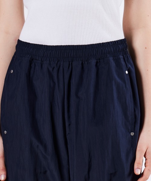 ESSENTIAL（エッセンシャル）の「割縫サテンパンツ（その他パンツ・レディース・イエロー・36/38）」の8枚目の写真