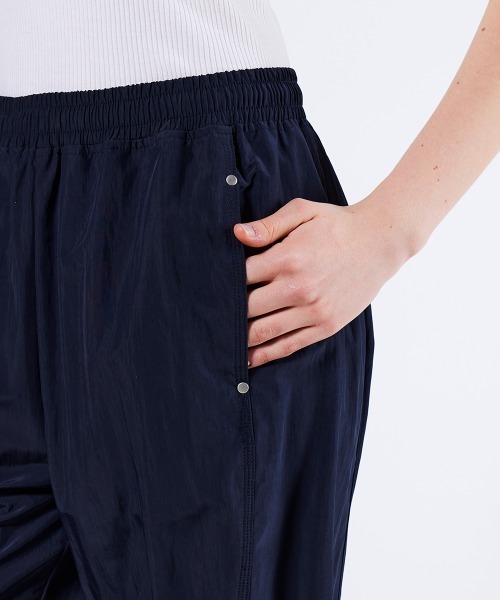 ESSENTIAL（エッセンシャル）の「割縫サテンパンツ（その他パンツ・レディース・イエロー・36/38）」の9枚目の写真