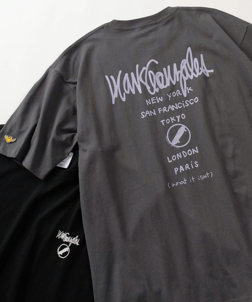 (What it isNt)ART BY MARKGONZALES(ワットイットイズント)の「【75】【(What it isNt) ART BY MARK GONZALES/ワットイズイズント マークゴンザレス】リラックスフィット バックプリントアートグラフィック アソート 半袖Tシャツ/ワンポイント/オーバーサイズ(Tシャツ/カットソー・メンズ・ネイビー/ブラウン/ブラック/チャコールグレー/ホワイト/ホワイト系その他/ブラック系その他/グレー系その他/ブラウン系その他/ブルー系その他/ホワイト系その他2/ホワイト系その他3/ホワイト系その他4/ホワイト系その他5/ブラック系その他2/ブラック系その他3/グレー系その他2/グレー系その他3/グレー系その他4/ブラウン系その他2/ブラウン系その他3/ブラウン系その他4/ブラウン系その他5/ブルー系その他2/ブルー系その他3/ブルー系その他4・M/L/XL)」の1枚目の写真
