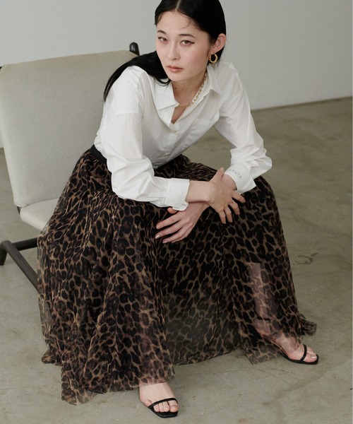 LARUTA（ラルータ）の「【LARUTA】WEB限定・ちびロゴ刺繍ベーシックシャツ（シャツ/ブラウス・レディース・チャコールグレー/カーキ/オフホワイト/ブルー/ストライプ・FREE）」の21枚目の写真