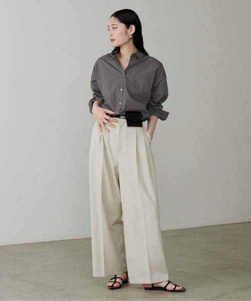 LARUTA（ラルータ）の「【LARUTA】WEB限定・ちびロゴ刺繍ベーシックシャツ（シャツ/ブラウス・レディース・チャコールグレー/カーキ/オフホワイト/ブルー/ストライプ・FREE）」の12枚目の写真