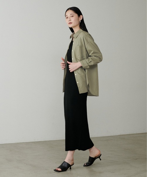 LARUTA（ラルータ）の「【LARUTA】WEB限定・ちびロゴ刺繍ベーシックシャツ（シャツ/ブラウス・レディース・チャコールグレー/カーキ/オフホワイト/ブルー/ストライプ・FREE）」の6枚目の写真