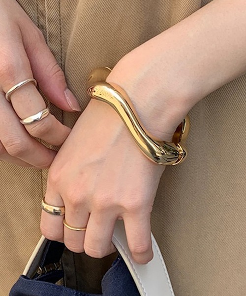 DouDou（ドゥドゥ）の「変形スクエアバングル（ブレスレット・レディース・シルバー/ゴールド・FREE）」の2枚目の写真