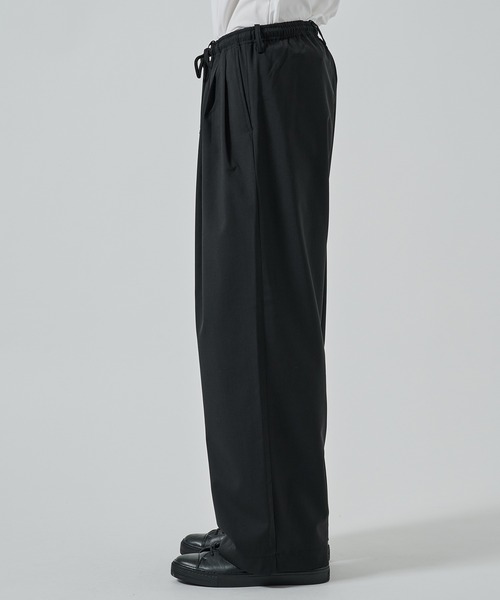 markaware（マーカウェア）の「TRIPLE PLEATED EASY TROUSERS（スラックス・メンズ・ネイビー/ブラック/チャコールグレー・1/2）」の7枚目の写真