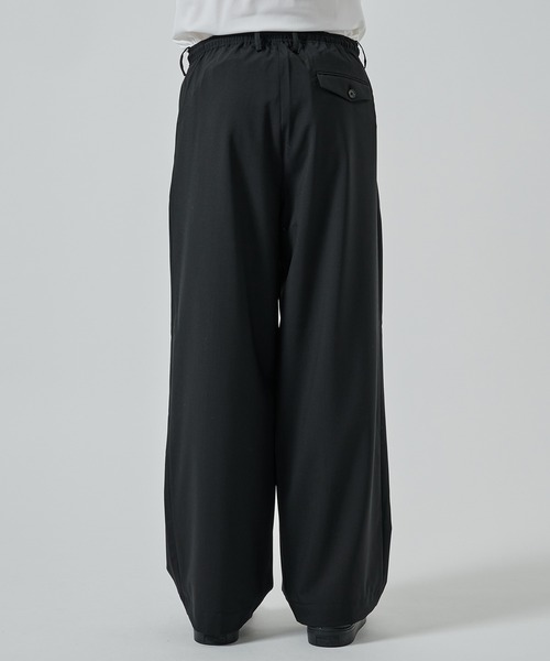 markaware（マーカウェア）の「TRIPLE PLEATED EASY TROUSERS（スラックス・メンズ・ネイビー/ブラック/チャコールグレー・1/2）」の8枚目の写真