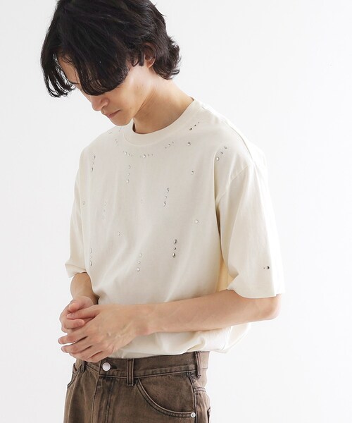 tk.TAKEO KIKUCHI（ティーケータケオキクチ）の「ヴィンテージライクスタッズTシャツ（Tシャツ/カットソー・メンズ・ブラック/ブラウン系その他/オフホワイト・01/02/03）」の2枚目の写真