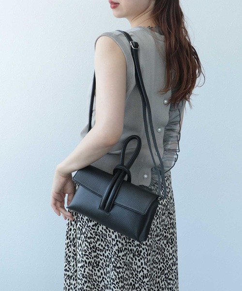 Cepica(セピカ)の「牛床革ブレスハンドルクラッチ(クラッチバッグ・レディース・ゴールド/ブラック・FREE)」の5枚目の写真