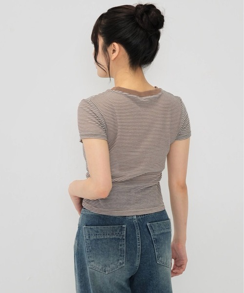 Enewd nina(エニュードニーナ)の「ライトウェイト ストライプ ボーダー シアー 薄手ニット 伸縮性あり Tシャツ(Tシャツ/カットソー・レディース・ブラウン/ライトブルー/ブラック・FREE)」の6枚目の写真