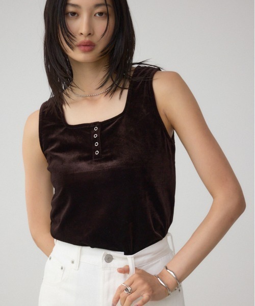 AZUL by moussy（アズールバイマウジー）の「ベロアタンクトップ（タンクトップ・レディース・ブラウン/ピンク/アイボリー/グレー・FREE）」の4枚目の写真