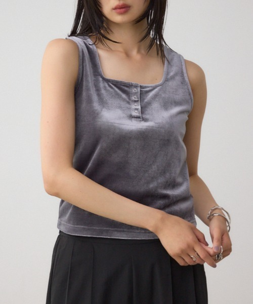 AZUL by moussy（アズールバイマウジー）の「ベロアタンクトップ（タンクトップ・レディース・ブラウン/ピンク/アイボリー/グレー・FREE）」の3枚目の写真