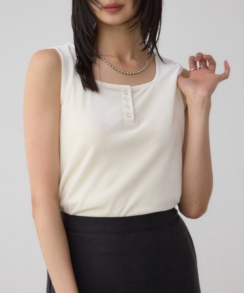 AZUL by moussy（アズールバイマウジー）の「ベロアタンクトップ（タンクトップ・レディース・ブラウン/ピンク/アイボリー/グレー・FREE）」の2枚目の写真