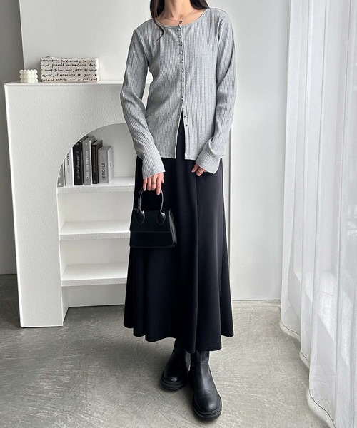 GeeRA(ジーラ)の「メニーボタンランダムリブトップス(Tシャツ/カットソー・レディース・オフホワイト/杢グレー/ブラック・MEDIUM/LARGE/X-LARGE)」の19枚目の写真