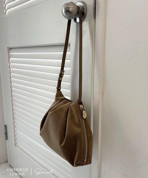 CAPRICIEUX LE'MAGE（カプリシューレマージュ）の「【LE'MAGE×gemeilコラボ】スエードワンハンドルバッグ（ショルダーバッグ・レディース・ダークブラウン/キャメル/ホワイト系その他・FREE）」の5枚目の写真