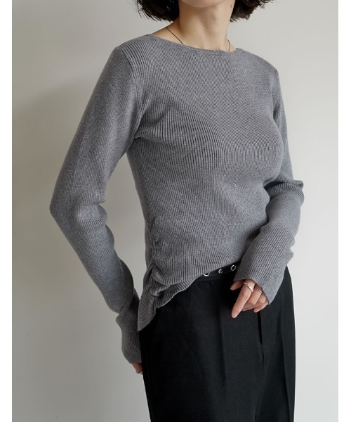 Re:EDIT（リエディ）の「[2025AW COLLECTION][保湿][静電気防止]クルーネックサイドシャーリングリブニットトップス（ニット/セーター・レディース・ブラック/アイボリー/グレイッシュベージュ/チャコールグレー/ブルー/ブラウン/レッド/ラベンダー・MEDIUM/LARGE）」の3枚目の写真